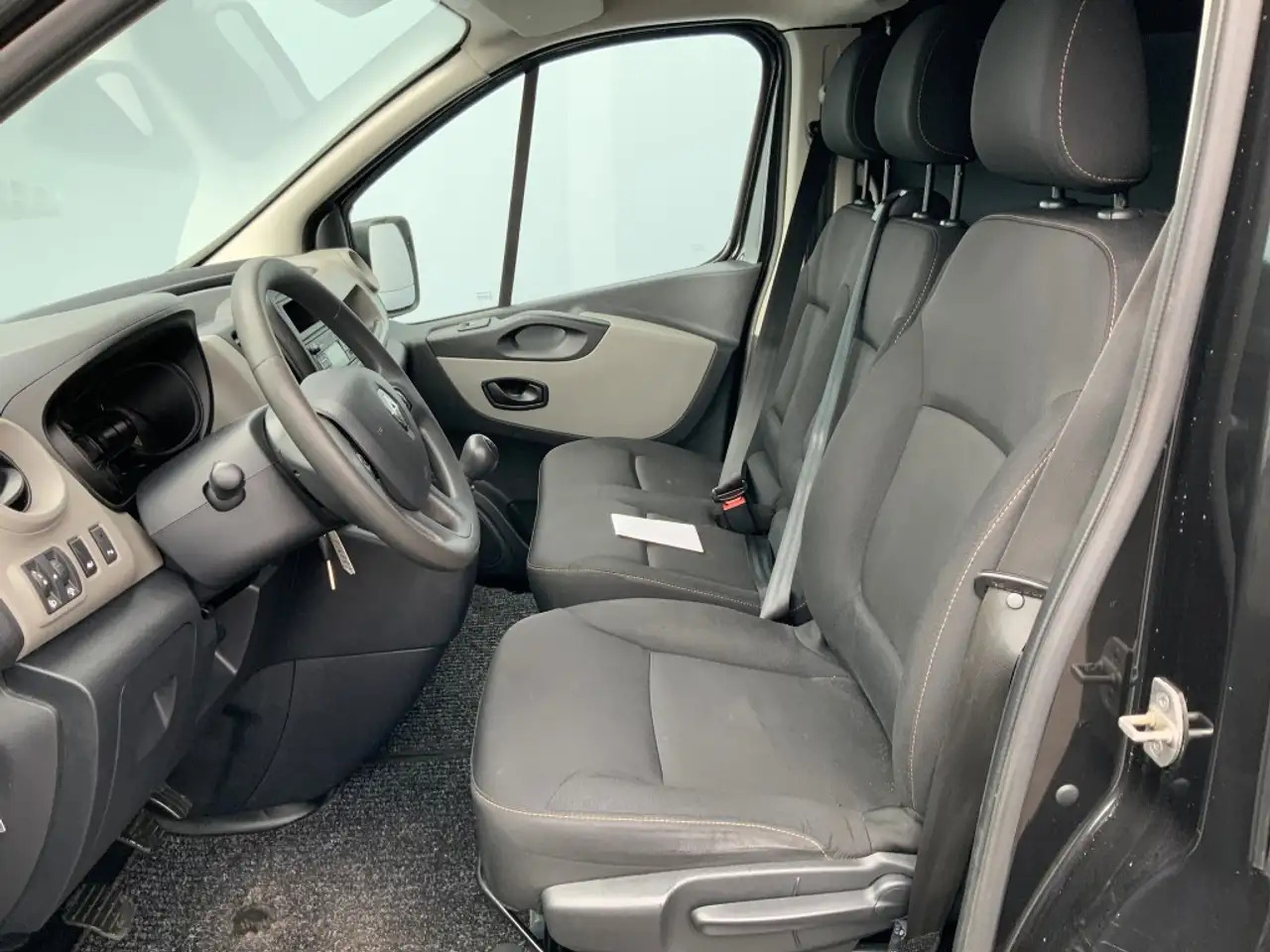 Renault Trafic 1.6 dCi T29 L2H2 Comfort Energy Airco Cruise 3 Zit - فان: صور 5 Renault Trafic 1.6 dCi T29 L2H2 Comfort Energy Airco Cruise 3 Zit - فان: صور 5