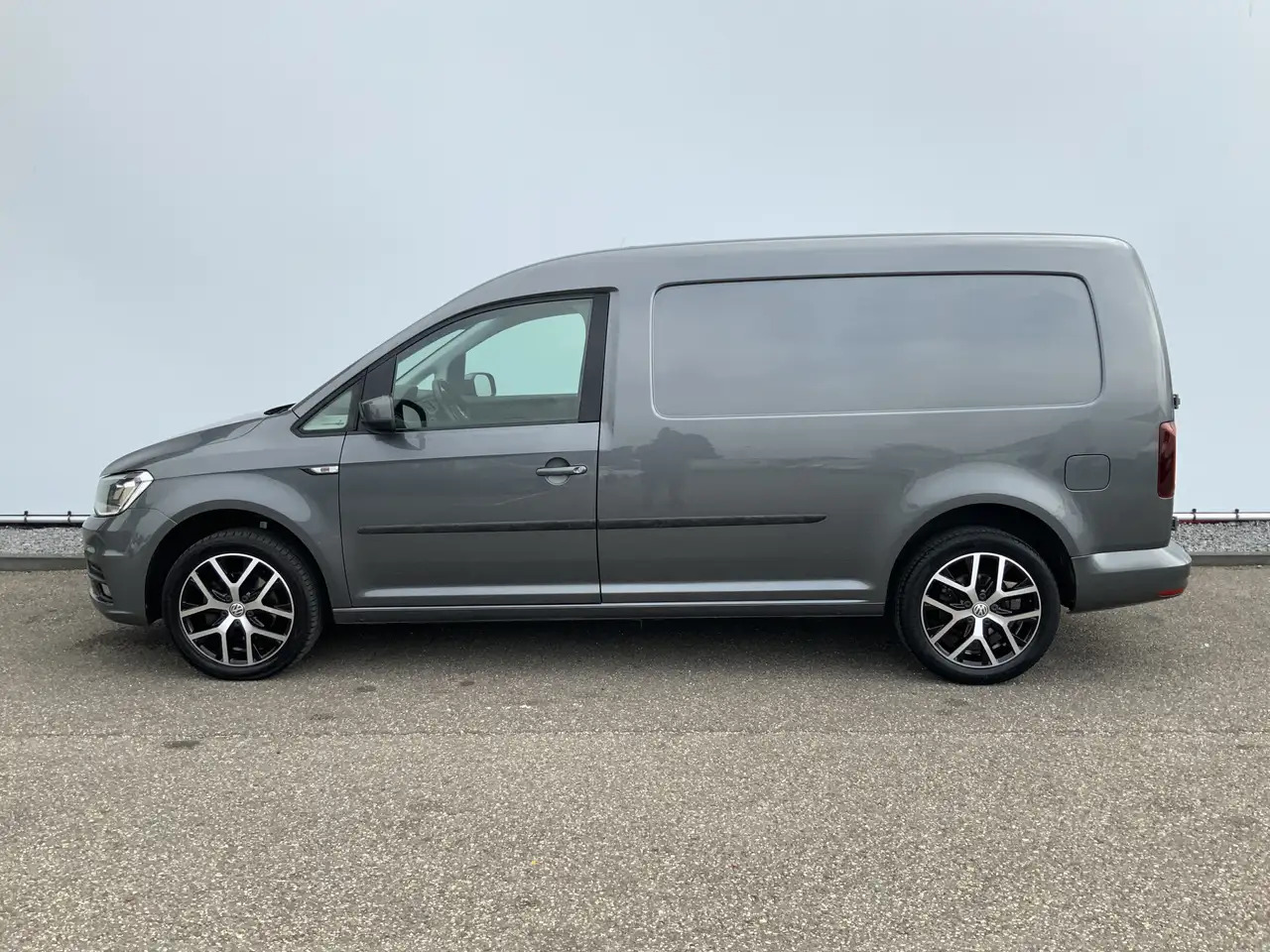 Volkswagen Caddy 2.0 TDI L2H1 AUTOMAAT BMT Maxi Exclusive Edition A - فان المدمجة: صور 3 Volkswagen Caddy 2.0 TDI L2H1 AUTOMAAT BMT Maxi Exclusive Edition A - فان المدمجة: صور 3
