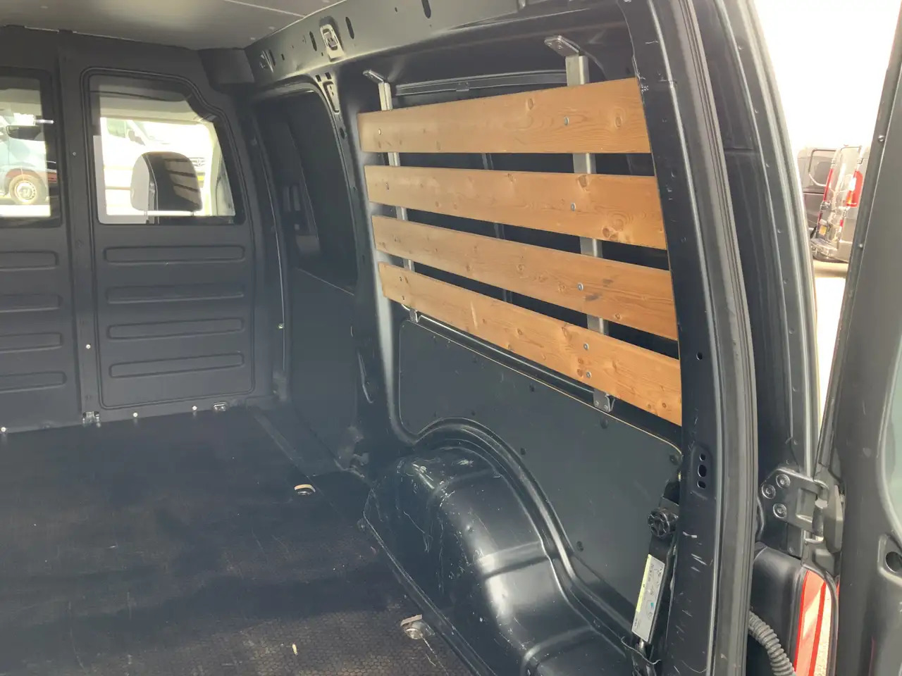 تأجير Volkswagen Caddy 2.0 TDI L2H1 AUTOMAAT BMT Maxi Exclusive Edition A Volkswagen Caddy 2.0 TDI L2H1 AUTOMAAT BMT Maxi Exclusive Edition A: صور 15