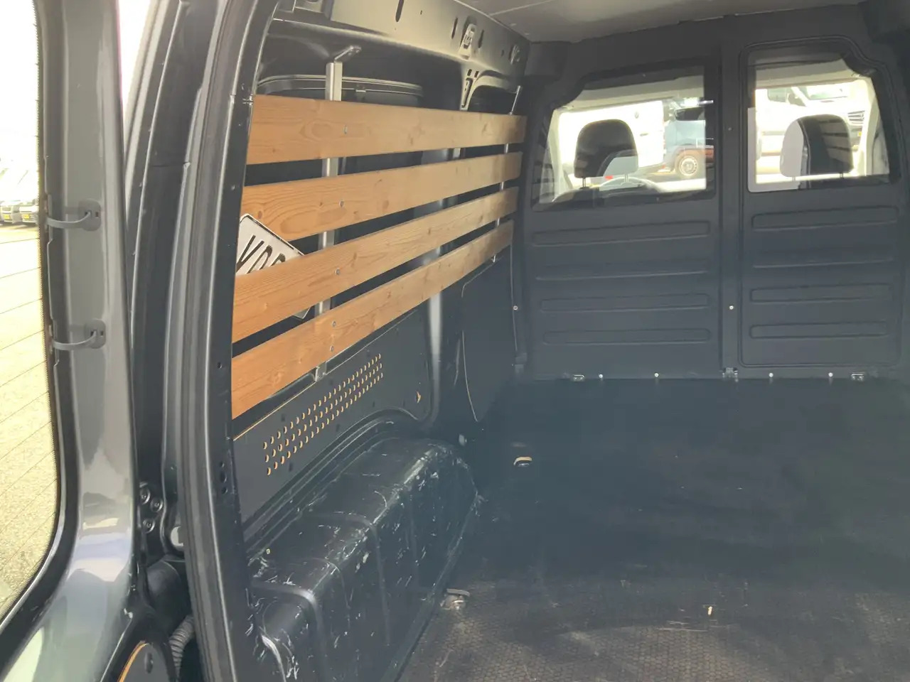 تأجير Volkswagen Caddy 2.0 TDI L2H1 AUTOMAAT BMT Maxi Exclusive Edition A Volkswagen Caddy 2.0 TDI L2H1 AUTOMAAT BMT Maxi Exclusive Edition A: صور 16