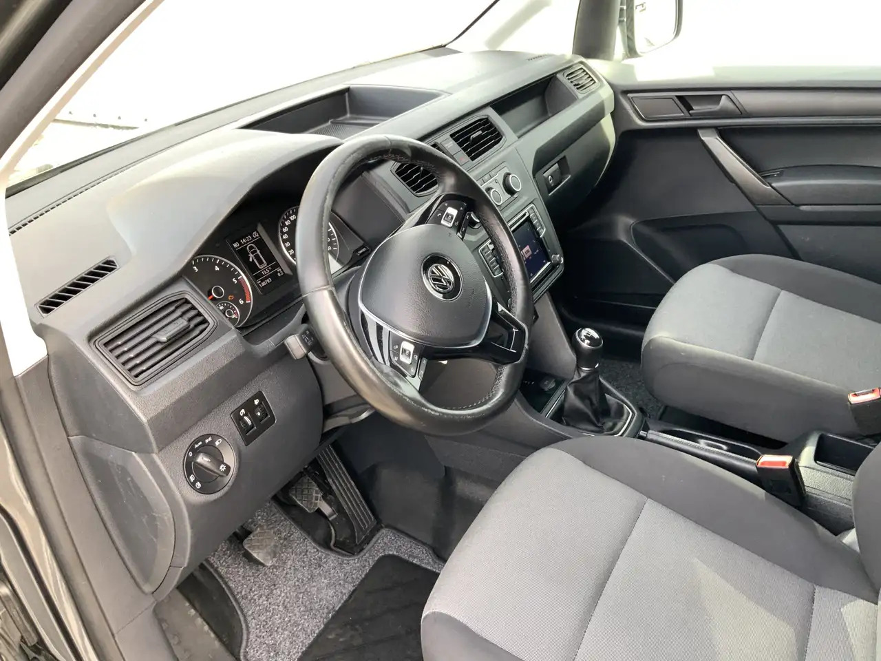 Volkswagen Caddy 2.0 TDI L2H1 BMT Maxi Exclusive Edtion Airco Navi - فان المدمجة: صور 5 Volkswagen Caddy 2.0 TDI L2H1 BMT Maxi Exclusive Edtion Airco Navi - فان المدمجة: صور 5