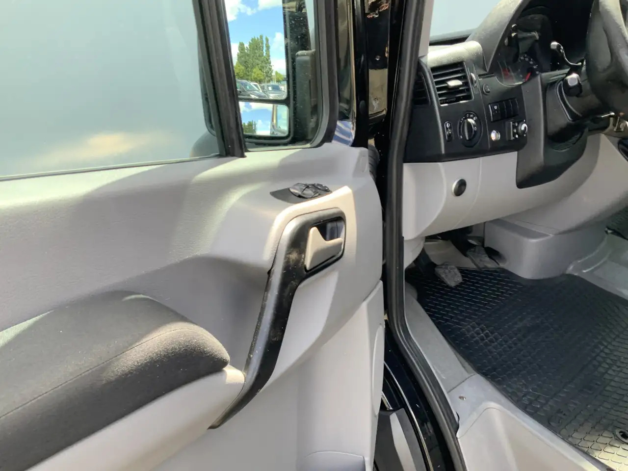 Volkswagen Crafter 35 2.0 TDI L2H2 Airco Cruise Trekhaak 3500 kg weba - فان: صور 5 Volkswagen Crafter 35 2.0 TDI L2H2 Airco Cruise Trekhaak 3500 kg weba - فان: صور 5