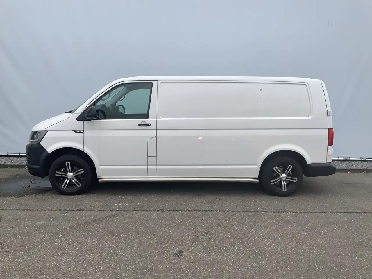 Volkswagen T6 Transporter 2.0 TDI L2H1 Airco Navi 3 Zits Alu Velg Euro 6 - فان: صور 3 Volkswagen T6 Transporter 2.0 TDI L2H1 Airco Navi 3 Zits Alu Velg Euro 6 - فان: صور 3