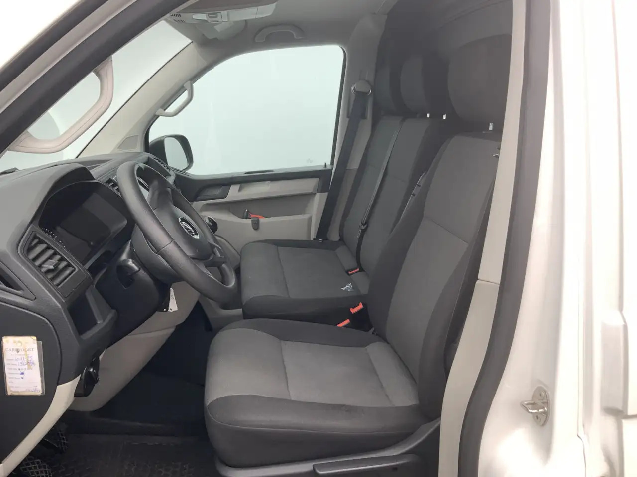 Volkswagen T6 Transporter 2.0 TDI L2H1 Airco Navi 3 Zits Alu Velg Euro 6 - فان: صور 4 Volkswagen T6 Transporter 2.0 TDI L2H1 Airco Navi 3 Zits Alu Velg Euro 6 - فان: صور 4