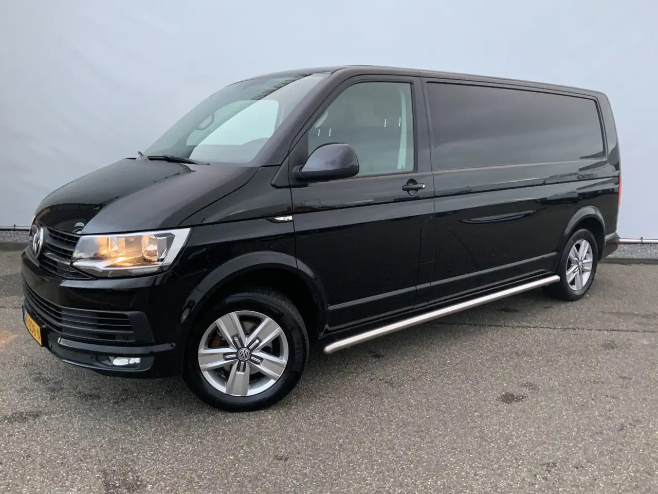 Volkswagen T6 Transporter 2.0 TDI L2H2 Highline Automaat Airco Cruise Navi A - فان: صور 1 Volkswagen T6 Transporter 2.0 TDI L2H2 Highline Automaat Airco Cruise Navi A - فان: صور 1