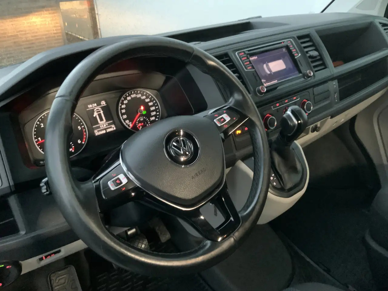 Volkswagen T6 Transporter 2.0 TDI L2H2 Highline Automaat Airco Cruise Navi A - فان: صور 5 Volkswagen T6 Transporter 2.0 TDI L2H2 Highline Automaat Airco Cruise Navi A - فان: صور 5