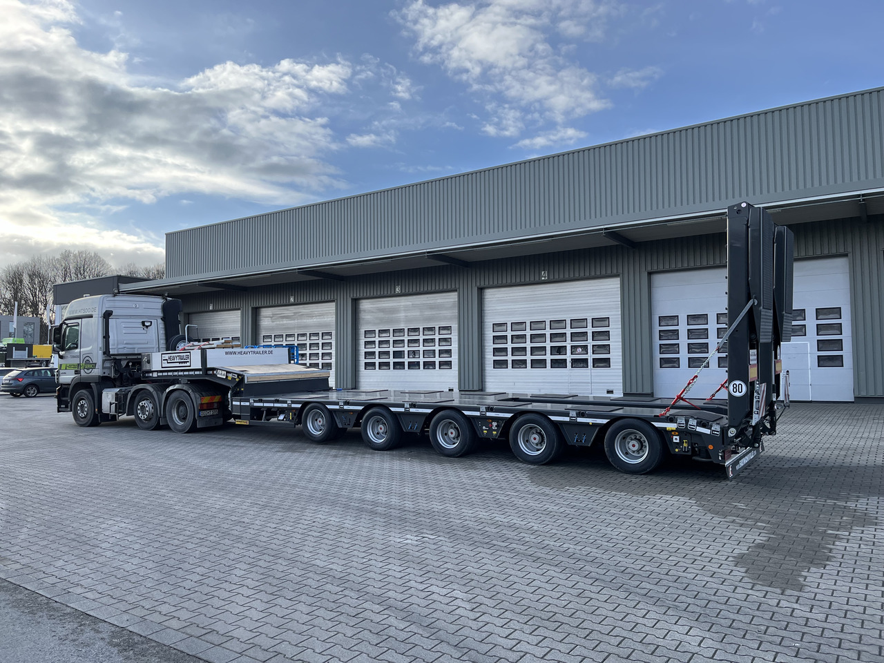 FAYMONVILLE 5-Achs-Tele-Semi mit Halbachsen "Twinaxle" und hydr. Rampen Auflieger - عربة مسطحة منخفضة نصف مقطورة: صور 1 FAYMONVILLE 5-Achs-Tele-Semi mit Halbachsen "Twinaxle" und hydr. Rampen Auflieger - عربة مسطحة منخفضة نصف مقطورة: صور 1