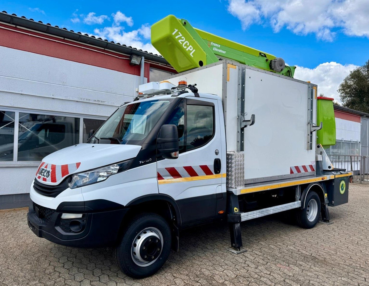 Iveco 70C18 Hubarbeitsbühne France Elevateur 172 CPL - مصاعد الازدهار محمولة على شاحنة: صور 1 Iveco 70C18 Hubarbeitsbühne France Elevateur 172 CPL - مصاعد الازدهار محمولة على شاحنة: صور 1