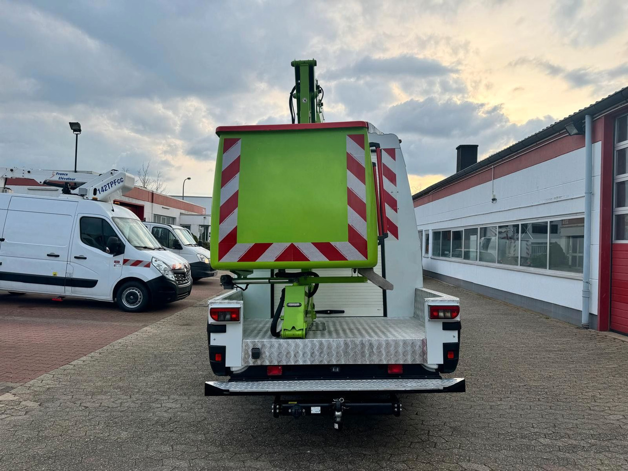 Iveco Daily 70C15 Steiger France Elevateur 172 TPFcc - مصاعد الازدهار محمولة على شاحنة: صور 5 Iveco Daily 70C15 Steiger France Elevateur 172 TPFcc - مصاعد الازدهار محمولة على شاحنة: صور 5