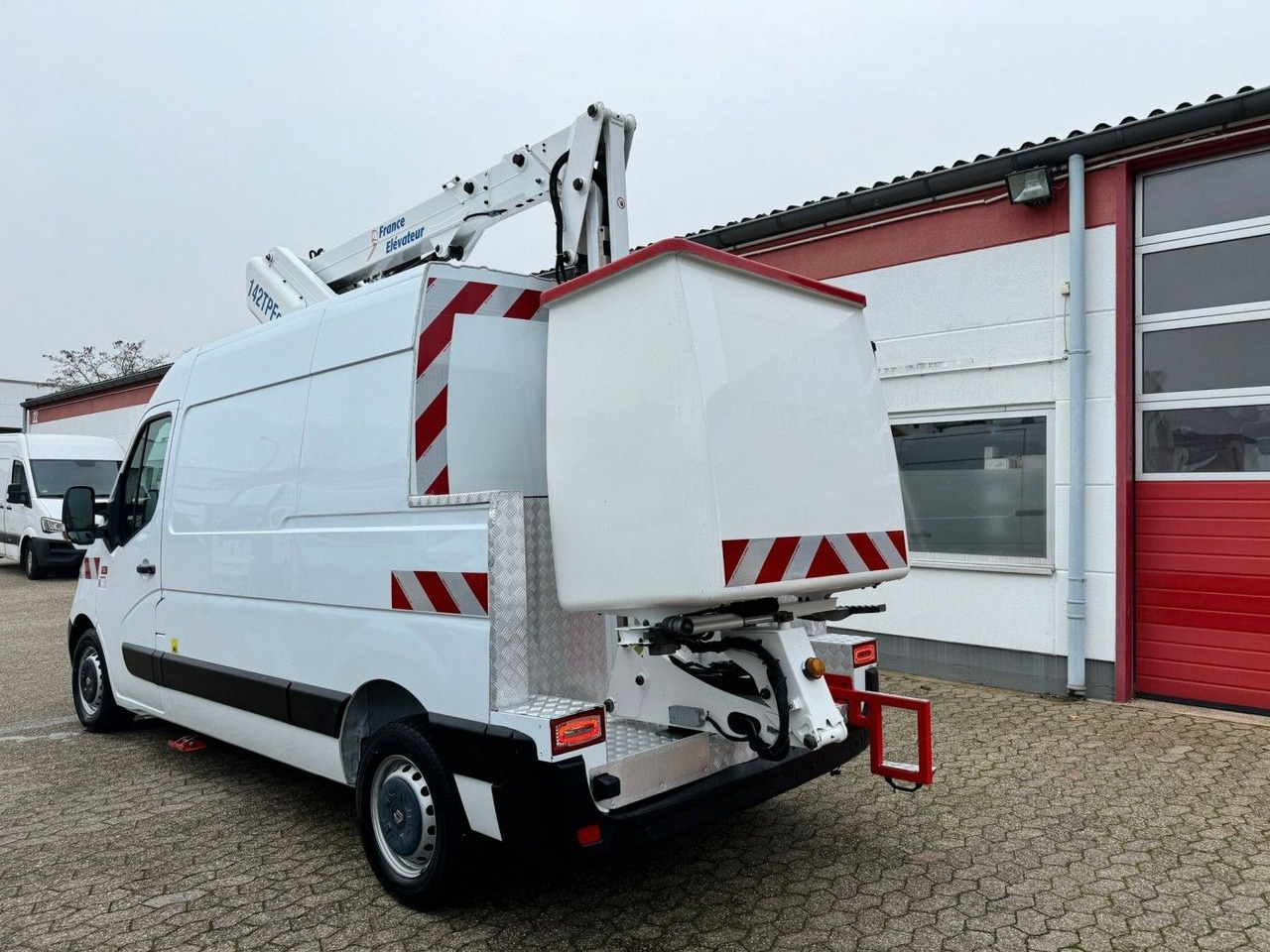 Renault Master Steiger France Elévateur 142 TPFcc - مصاعد الازدهار محمولة على شاحنة: صور 5 Renault Master Steiger France Elévateur 142 TPFcc - مصاعد الازدهار محمولة على شاحنة: صور 5