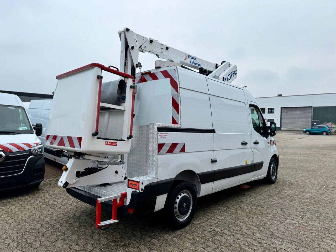 Renault Master Steiger France Elévateur 142 TPFcc - مصاعد الازدهار محمولة على شاحنة: صور 4 Renault Master Steiger France Elévateur 142 TPFcc - مصاعد الازدهار محمولة على شاحنة: صور 4