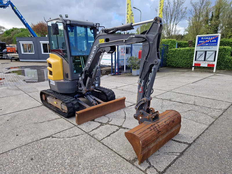 Volvo ECR25D met 2562 uur - حفارة مصغرة: صور 2 Volvo ECR25D met 2562 uur - حفارة مصغرة: صور 2