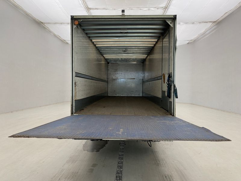 بصندوق مغلق شاحنة DAF CF65.250: صور 6