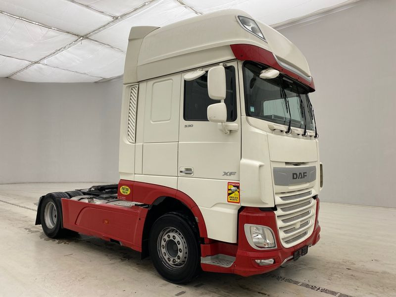 DAF XF105.530 Super Space Cab - شاحنة جرار: صور 3 DAF XF105.530 Super Space Cab - شاحنة جرار: صور 3