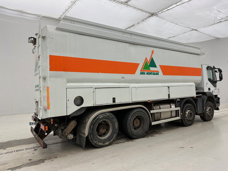 Iveco Eurotrakker 450 - شاحنة صهريج: صور 4 Iveco Eurotrakker 450 - شاحنة صهريج: صور 4