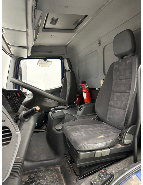 Interior photo 2: مبردة شاحنة Mercedes-Benz Atego 818