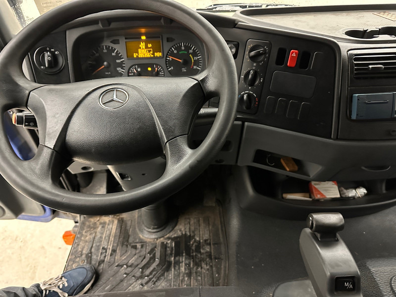 Interior photo 3: مبردة شاحنة Mercedes-Benz Atego 818