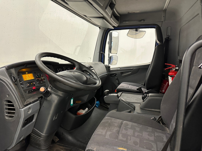 Interior photo 1: مبردة شاحنة Mercedes-Benz Atego 818