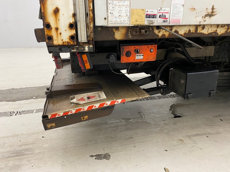 Mercedes-Benz Axor 1824 - شاحنة ستارة: صور 5 Mercedes-Benz Axor 1824 - شاحنة ستارة: صور 5