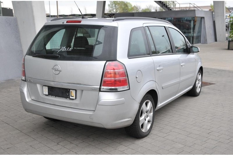 Opel Zafira - سيارة: صور 3 Opel Zafira - سيارة: صور 3