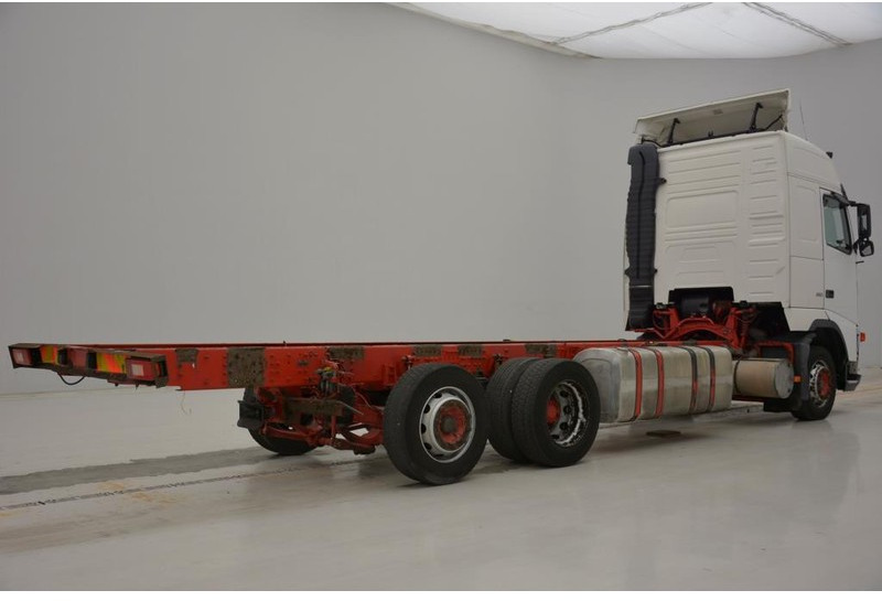 Volvo FH12.380 - 6x2 Globetrotter - الشاسيه شاحنة: صور 4 Volvo FH12.380 - 6x2 Globetrotter - الشاسيه شاحنة: صور 4