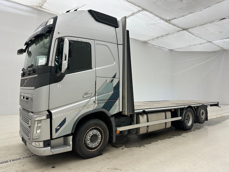 Volvo FH500 Globetrotter 6x2 - شاحنات مسطحة: صور 1 Volvo FH500 Globetrotter 6x2 - شاحنات مسطحة: صور 1