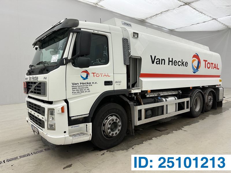 Volvo FM 300 - 6x2 - شاحنة صهريج: صور 1 Volvo FM 300 - 6x2 - شاحنة صهريج: صور 1