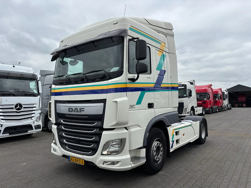 DAF XF 460 Spacecab Euro 6 - شاحنة جرار: صور 1 DAF XF 460 Spacecab Euro 6 - شاحنة جرار: صور 1