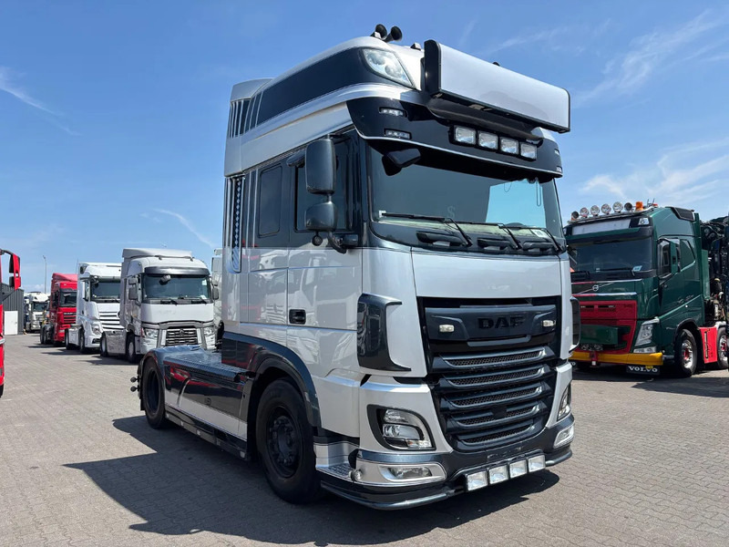 DAF XF 530 Super Spacecab Euro 6 Retarder - شاحنة جرار: صور 2 DAF XF 530 Super Spacecab Euro 6 Retarder - شاحنة جرار: صور 2