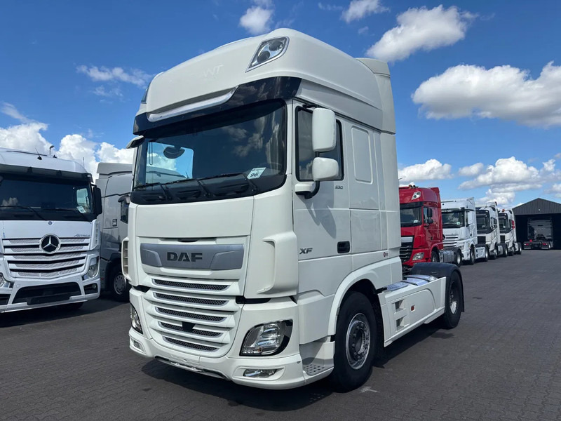 DAF XF 530 Super Spacecab Euro 6 Retarder - شاحنة جرار: صور 1 DAF XF 530 Super Spacecab Euro 6 Retarder - شاحنة جرار: صور 1