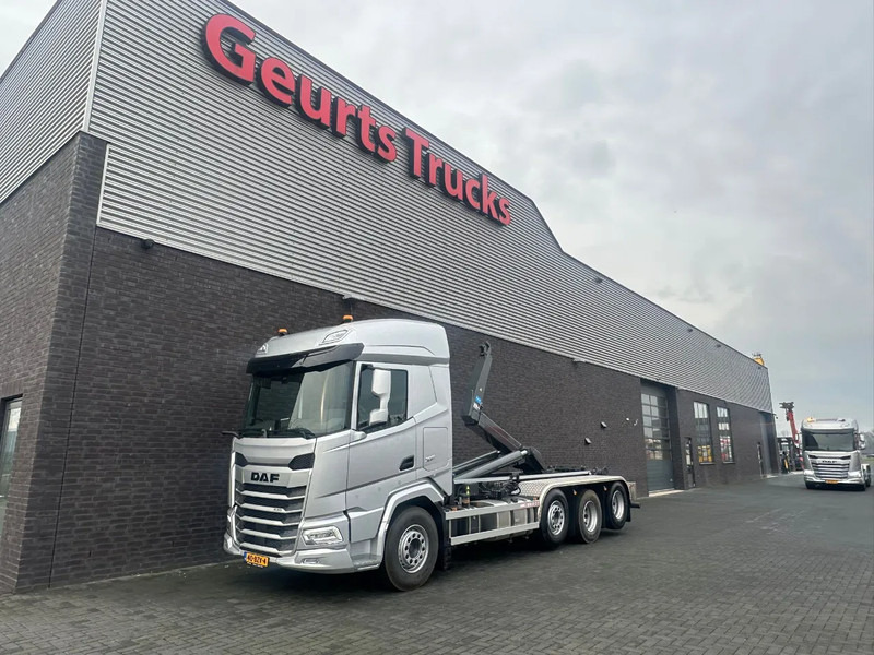 DAF XF 530 8X2 TRIPLE VDL S-30-6700 HAAKARMSYSTEEM/ABROLLKIPPER/HOOKLIFT/NIEUW/NEW - شاحنة ذات الخطاف: صور 2 DAF XF 530 8X2 TRIPLE VDL S-30-6700 HAAKARMSYSTEEM/ABROLLKIPPER/HOOKLIFT/NIEUW/NEW - شاحنة ذات الخطاف: صور 2