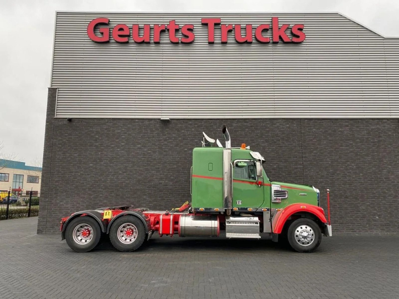 Freightliner CORONADA 6X4 EURO 6 TREKKER/TRACTOR/SATTELZUGMAS - شاحنة جرار: صور 4 Freightliner CORONADA 6X4 EURO 6 TREKKER/TRACTOR/SATTELZUGMAS - شاحنة جرار: صور 4
