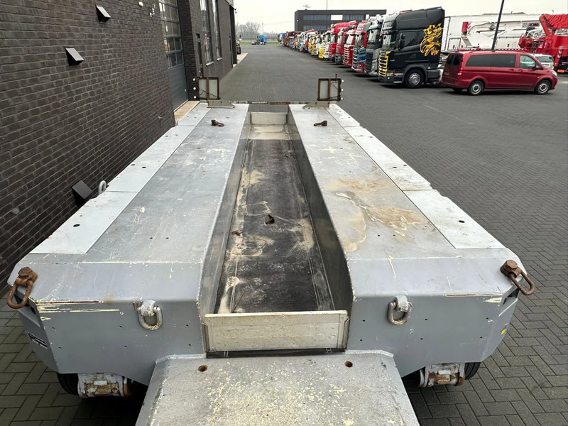 عربة مسطحة منخفضة نصف مقطورة Goldhofer STHP/XLE 8 (3+5) LOWLOADER: صور 12 عربة مسطحة منخفضة نصف مقطورة Goldhofer STHP/XLE 8 (3+5) LOWLOADER: صور 12