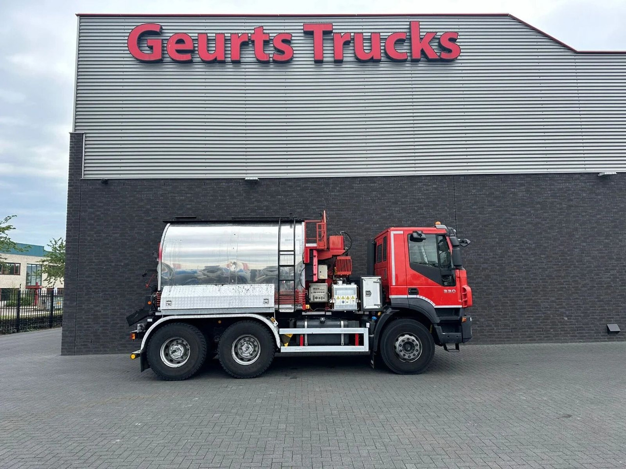 Iveco Trakker 330 6X4 LINNHOFF& HENNE AWÖL 600 6M3 ASF - شاحنة: صور 4 Iveco Trakker 330 6X4 LINNHOFF& HENNE AWÖL 600 6M3 ASF - شاحنة: صور 4