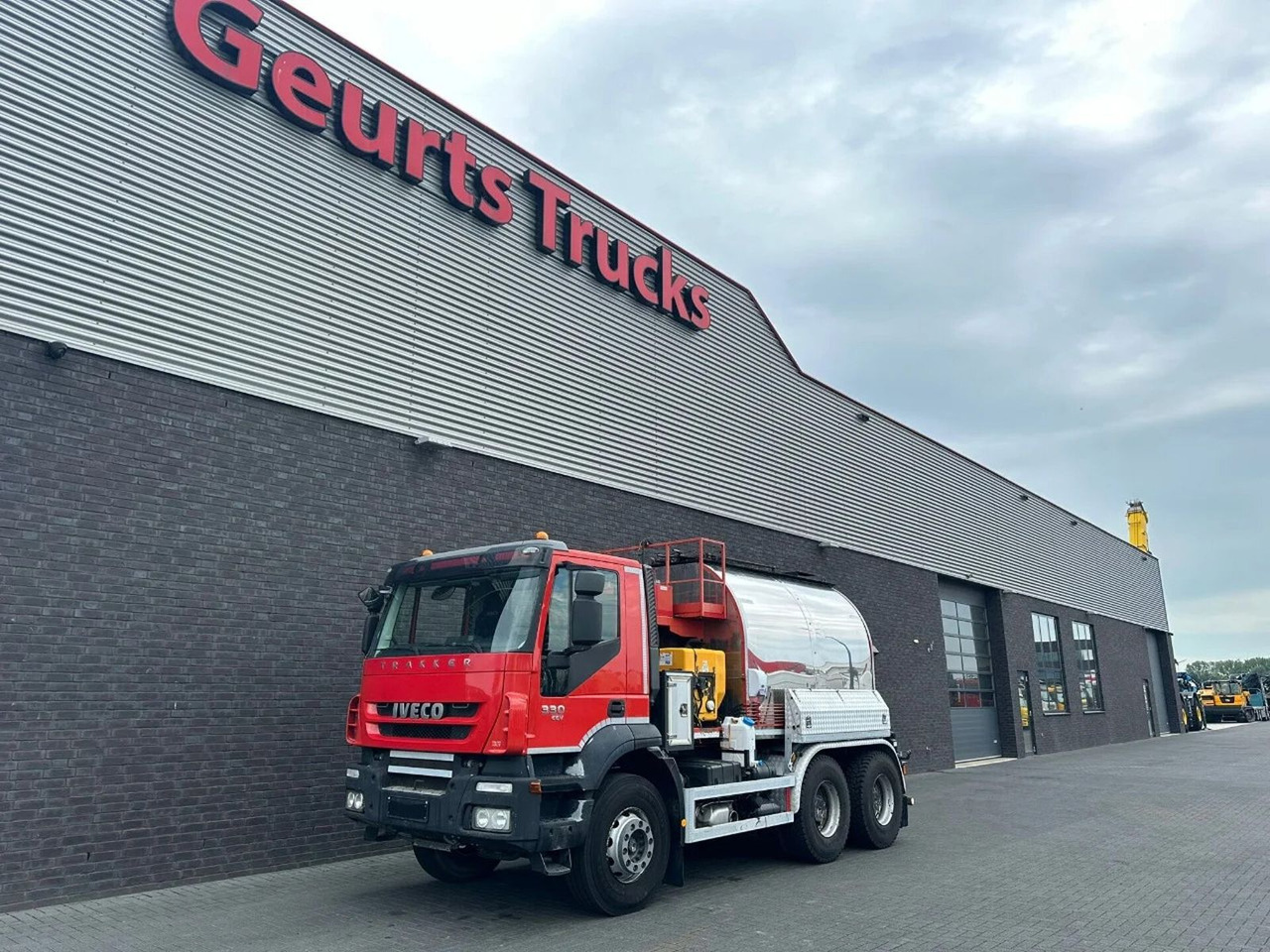 Iveco Trakker 330 6X4 LINNHOFF& HENNE AWÖL 600 6M3 ASF - شاحنة: صور 2 Iveco Trakker 330 6X4 LINNHOFF& HENNE AWÖL 600 6M3 ASF - شاحنة: صور 2