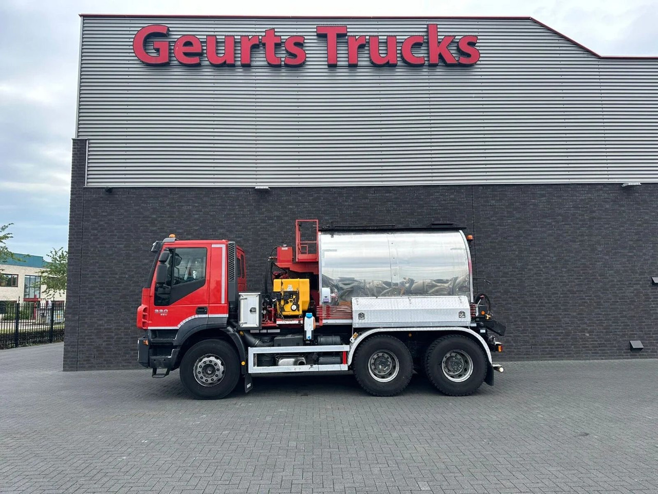 Iveco Trakker 330 6X4 LINNHOFF& HENNE AWÖL 600 6M3 ASF - شاحنة: صور 1 Iveco Trakker 330 6X4 LINNHOFF& HENNE AWÖL 600 6M3 ASF - شاحنة: صور 1