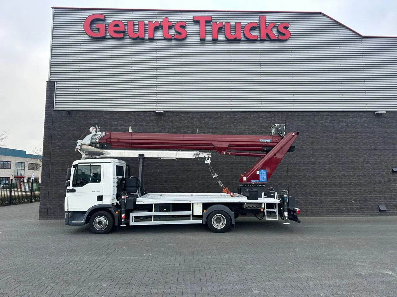 MAN TGL 7.180 4X2 BB BOCKER AK37/4000 + JIB MONTAGEK - شاحنة كرين: صور 1 MAN TGL 7.180 4X2 BB BOCKER AK37/4000 + JIB MONTAGEK - شاحنة كرين: صور 1