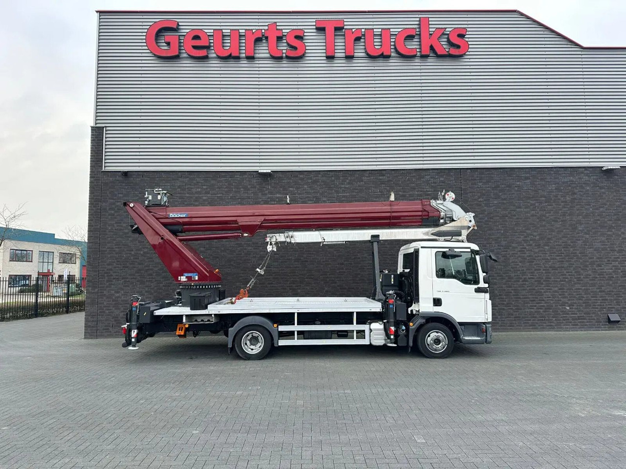 MAN TGL 7.180 4X2 BB BOCKER AK37/4000 + JIB MONTAGEK - موبايل كرين: صور 2 MAN TGL 7.180 4X2 BB BOCKER AK37/4000 + JIB MONTAGEK - موبايل كرين: صور 2