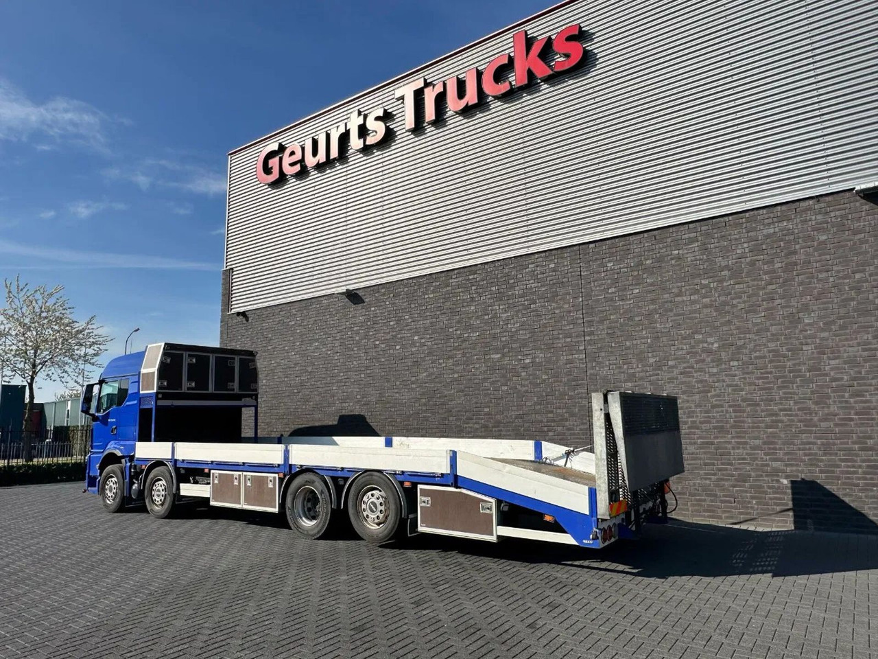 MAN TGS 35.510 8X2-6BL OPRIJWAGEN/MACHINE TRANSPORTE - شاحنة نقل سيارات شاحنة: صور 3 MAN TGS 35.510 8X2-6BL OPRIJWAGEN/MACHINE TRANSPORTE - شاحنة نقل سيارات شاحنة: صور 3