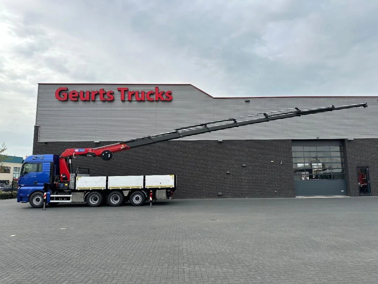 MAN TGX 33.560 8X4 TRIDEM + HMF 4020-K8 KRAAN/KRAN/C - شاحنة كرين: صور 4 MAN TGX 33.560 8X4 TRIDEM + HMF 4020-K8 KRAAN/KRAN/C - شاحنة كرين: صور 4