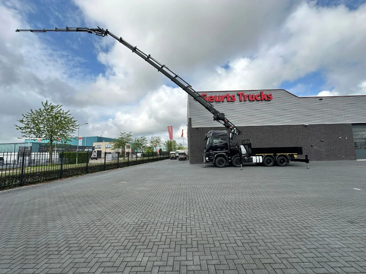 Mercedes-Benz Arocs 3251 8X4 + HIAB 1058 E-8 + JIB 150X-6 JDC - شاحنة كرين: صور 4 Mercedes-Benz Arocs 3251 8X4 + HIAB 1058 E-8 + JIB 150X-6 JDC - شاحنة كرين: صور 4