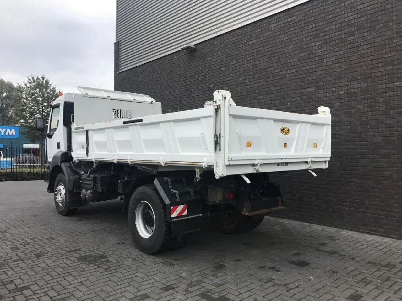Renault Kerax 330 DXI 4X2 KIPPER/TIPPER ONLY 27.000 KM ! - قلابات: صور 4 Renault Kerax 330 DXI 4X2 KIPPER/TIPPER ONLY 27.000 KM ! - قلابات: صور 4