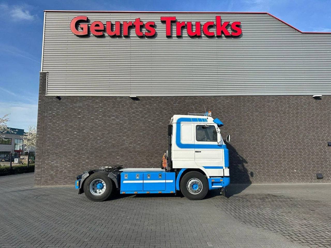 Scania R143-500 V8 H A4X2L 500PK TREKKER / SATTELZUG / - شاحنة جرار: صور 4 Scania R143-500 V8 H A4X2L 500PK TREKKER / SATTELZUG / - شاحنة جرار: صور 4