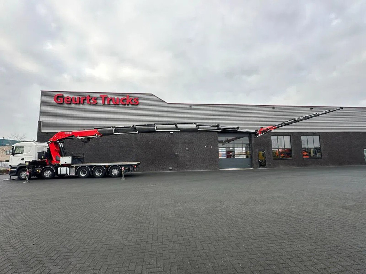 Scania R520 V8 10X4 TRIDEM + F1650RA.2.28 + JIB L816 KR - شاحنة كرين: صور 3 Scania R520 V8 10X4 TRIDEM + F1650RA.2.28 + JIB L816 KR - شاحنة كرين: صور 3