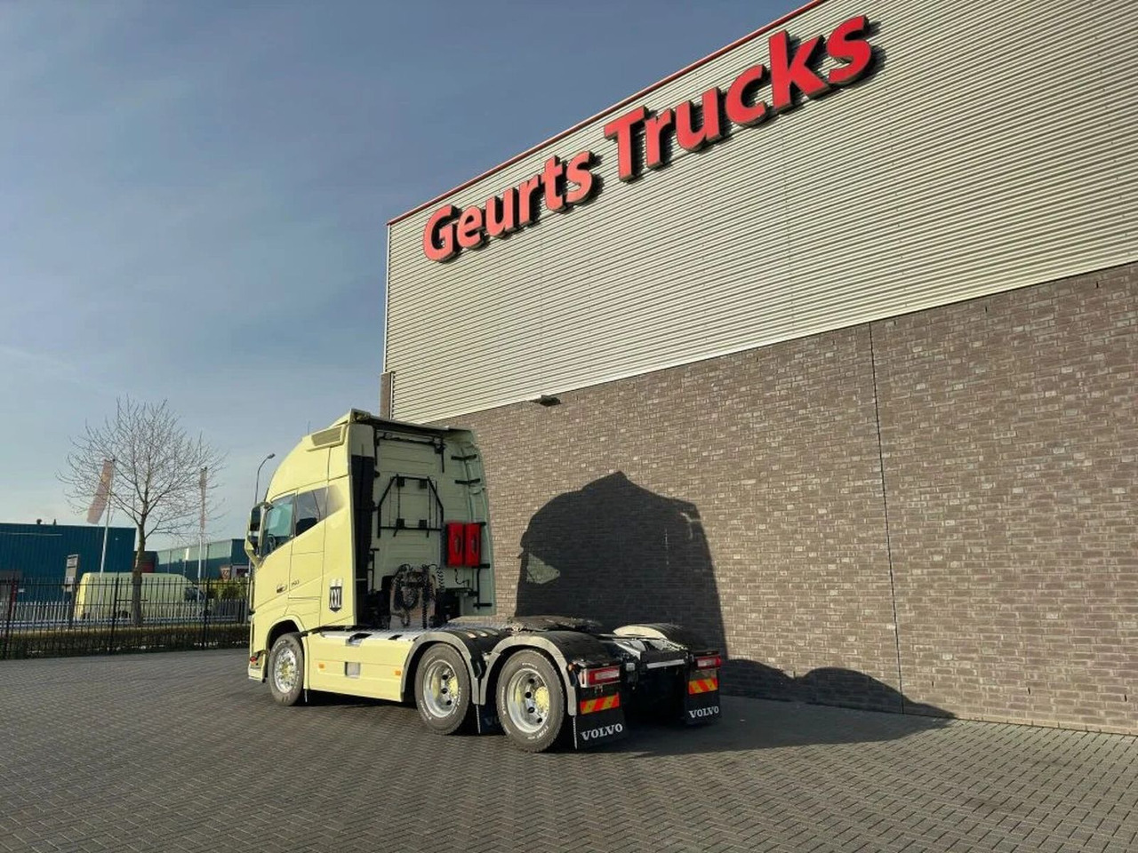 Volvo FH 16.750 6X4 XXL CABINE TREKKER/SZM/TRACTOR - شاحنة جرار: صور 3 Volvo FH 16.750 6X4 XXL CABINE TREKKER/SZM/TRACTOR - شاحنة جرار: صور 3