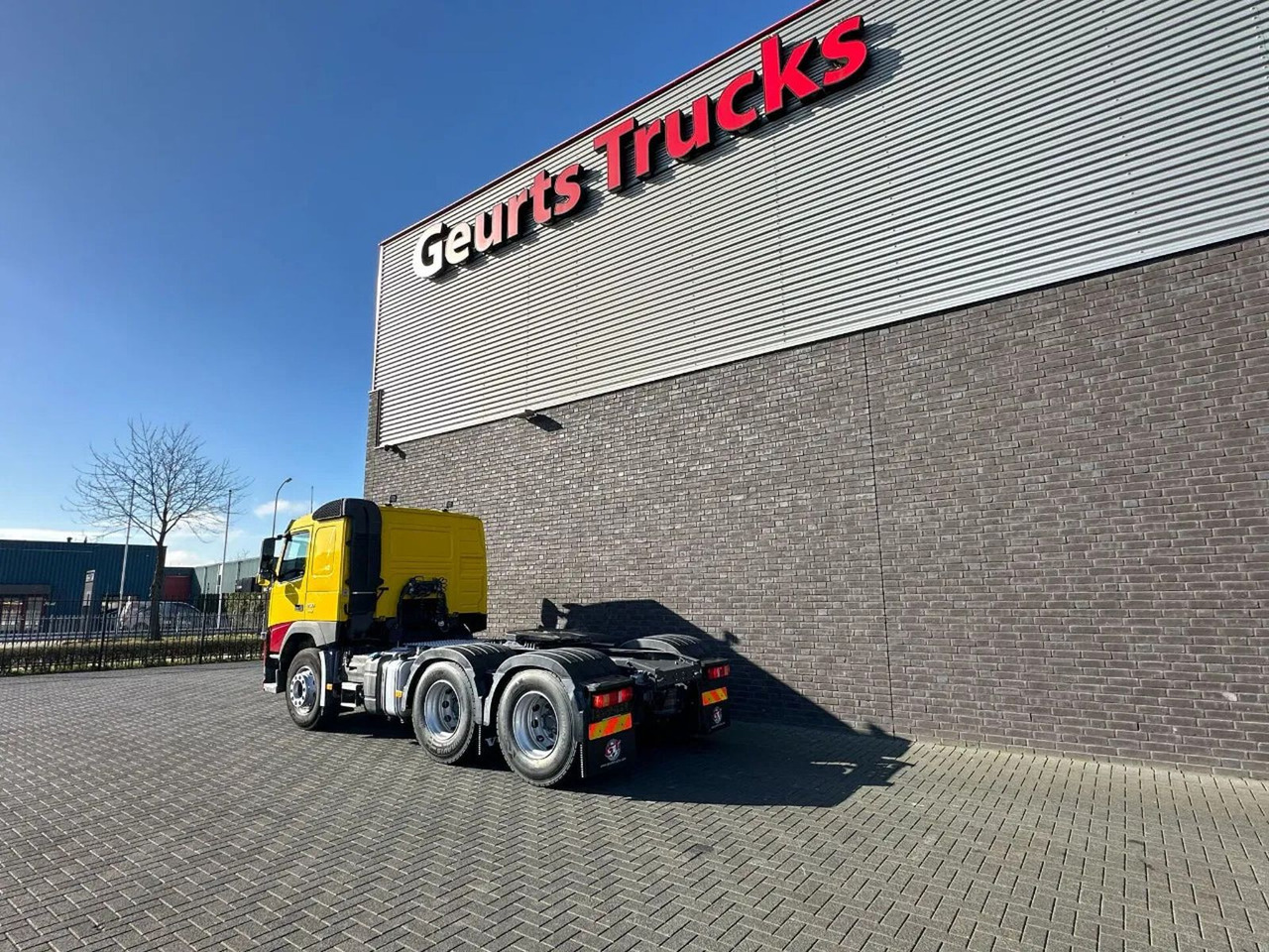 Volvo FM 450 6X4 HYDRAULIEK WEINIG KM!!! NIEDRIGE KM!! - شاحنة جرار: صور 3 Volvo FM 450 6X4 HYDRAULIEK WEINIG KM!!! NIEDRIGE KM!! - شاحنة جرار: صور 3