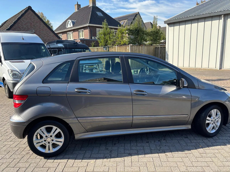 Mercedes-Benz B-Klasse B 180 Automaat Trekhaak - سيارة: صور 2 Mercedes-Benz B-Klasse B 180 Automaat Trekhaak - سيارة: صور 2