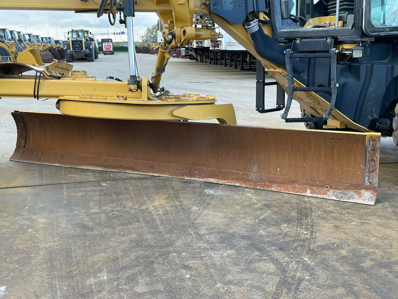 آلة تسوية الأرض Caterpillar 140M2: صور 18