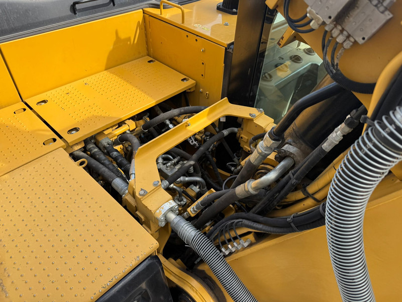 حفارات زحافة Caterpillar 323EL: صور 19