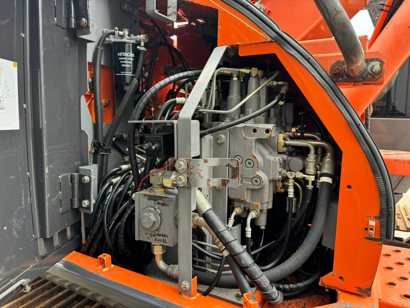 حفارات زحافة Hitachi ZX135US: صور 17